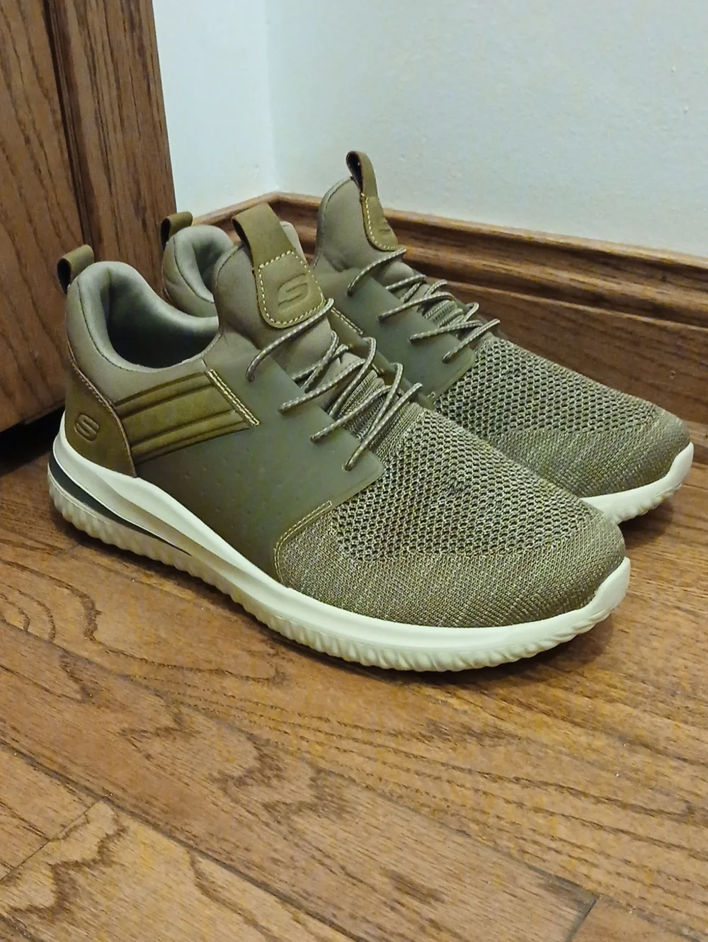 Skechers Khaki Lightweight Men's Sneaker Size 10